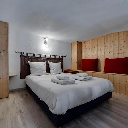 Chaleureux Au Pied Des Pistes Avec Parking, 4 Couchages - Fr-1-690-30 *
